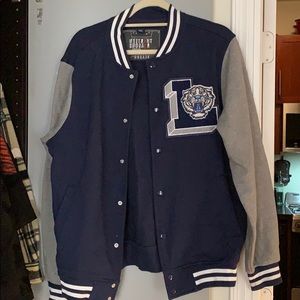 Letterman jacket actual Netflix 13 Reasons Why S1